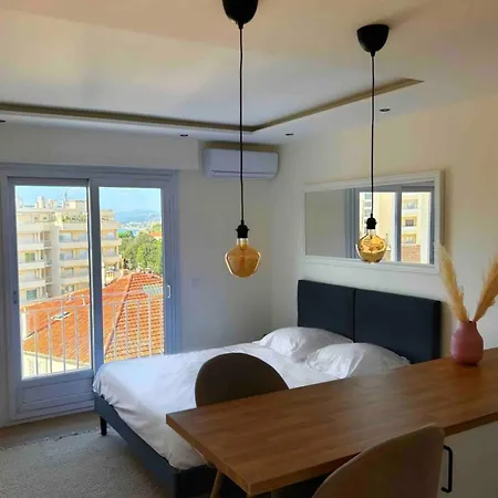Appartamento Renove Au Suquet A Cannes